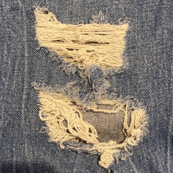 Abercrombie & Finch Distressed High-Rise Mom Jeans. Size 20 - Picture 4 of 7